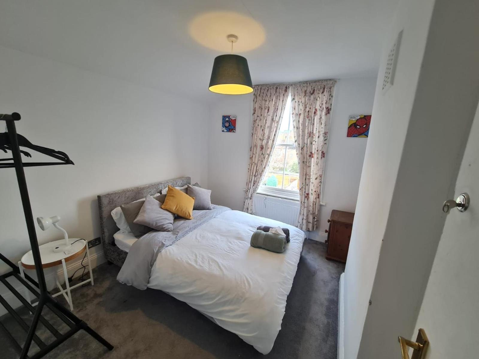 3-bed House In Self-contained In Ladywell Casa de férias *
