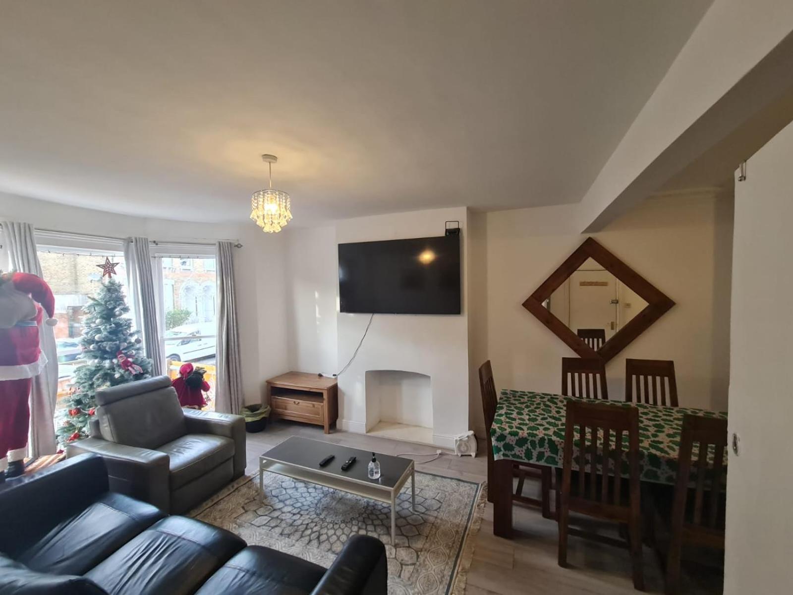 3-bed House In Self-contained In Ladywell Casa de férias *