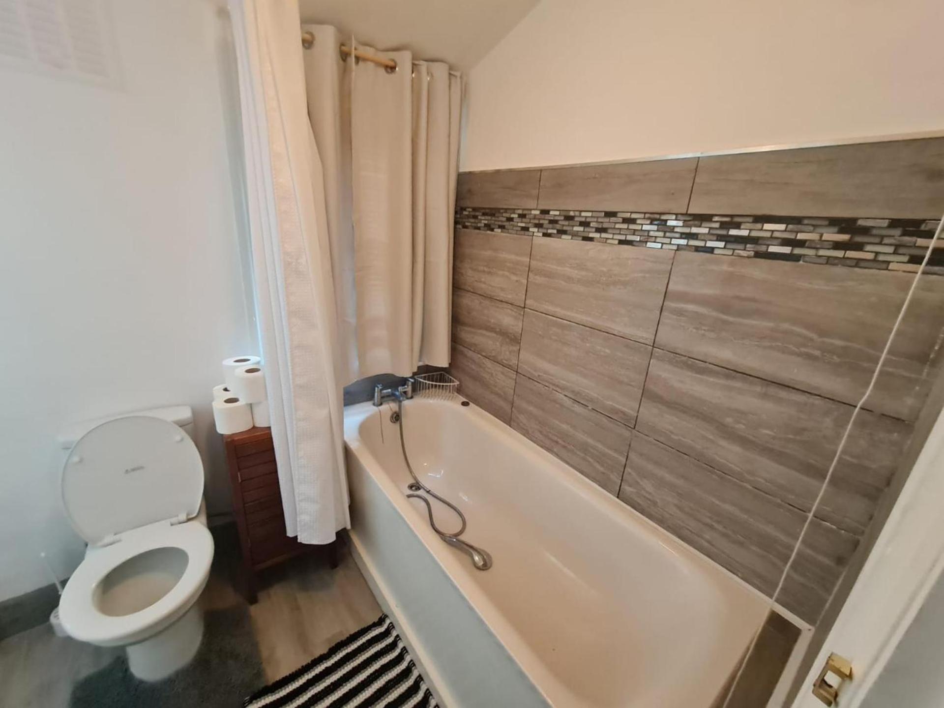 Casa de férias 3-bed House In Self-contained In Ladywell *