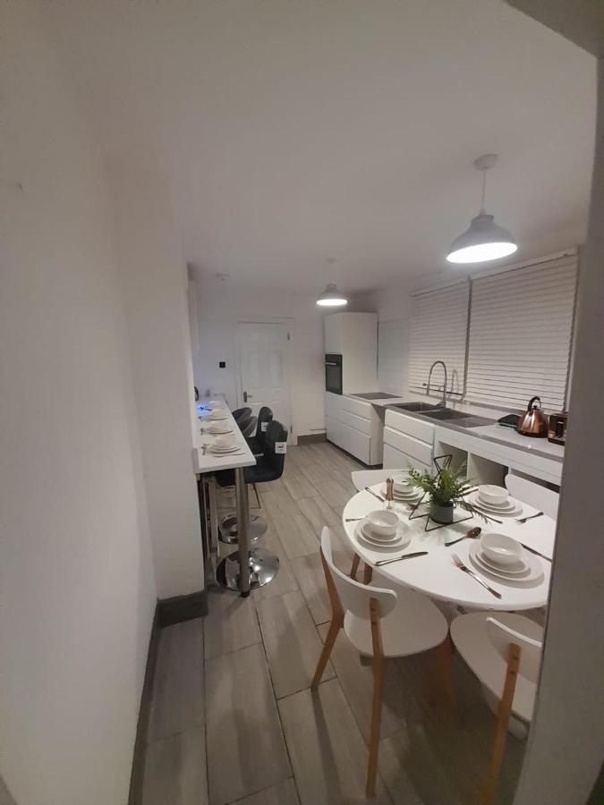 3-bed House In Self-contained In Ladywell Londres